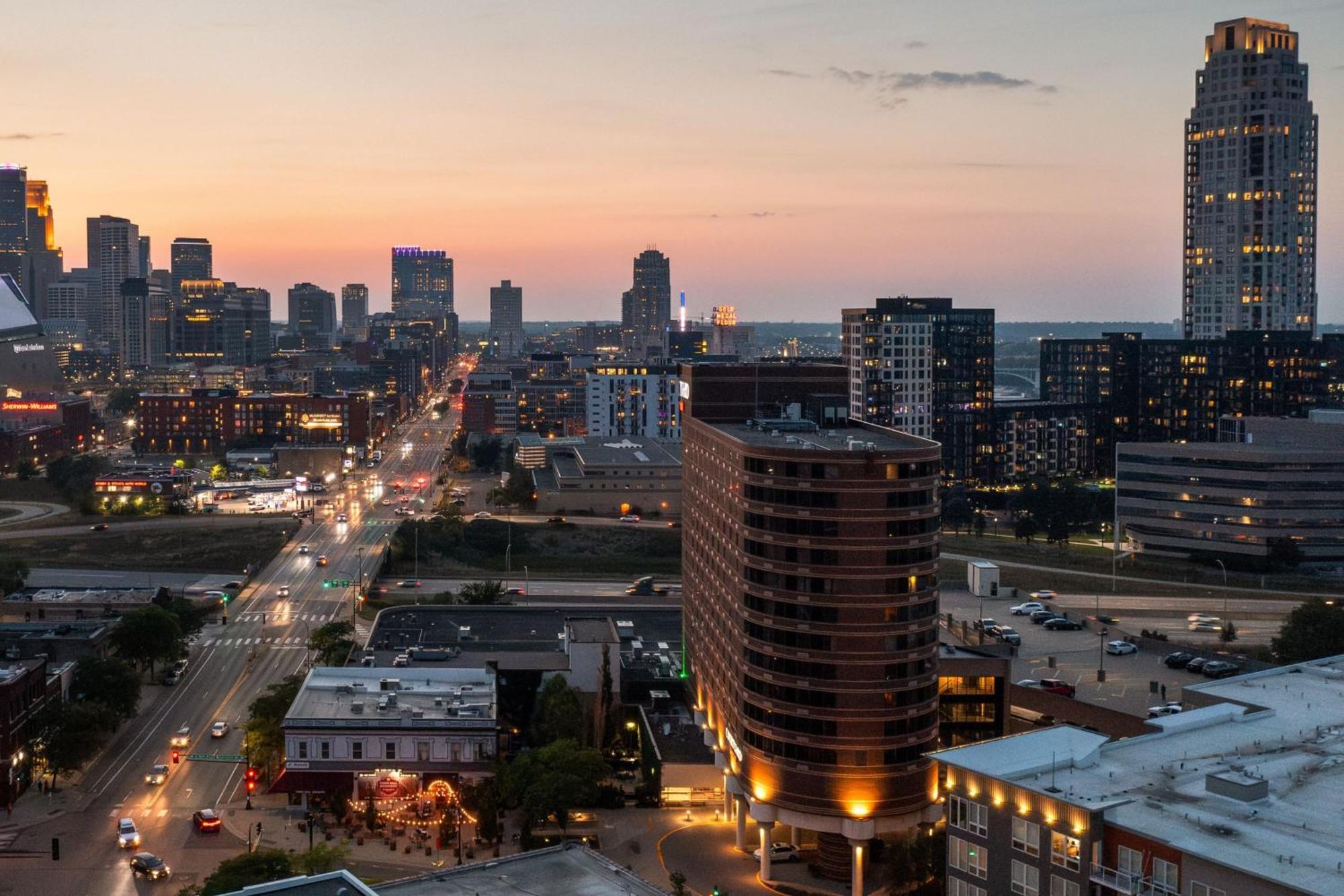 Courtyard By Marriott Minneapolis Downtown Екстер'єр фото