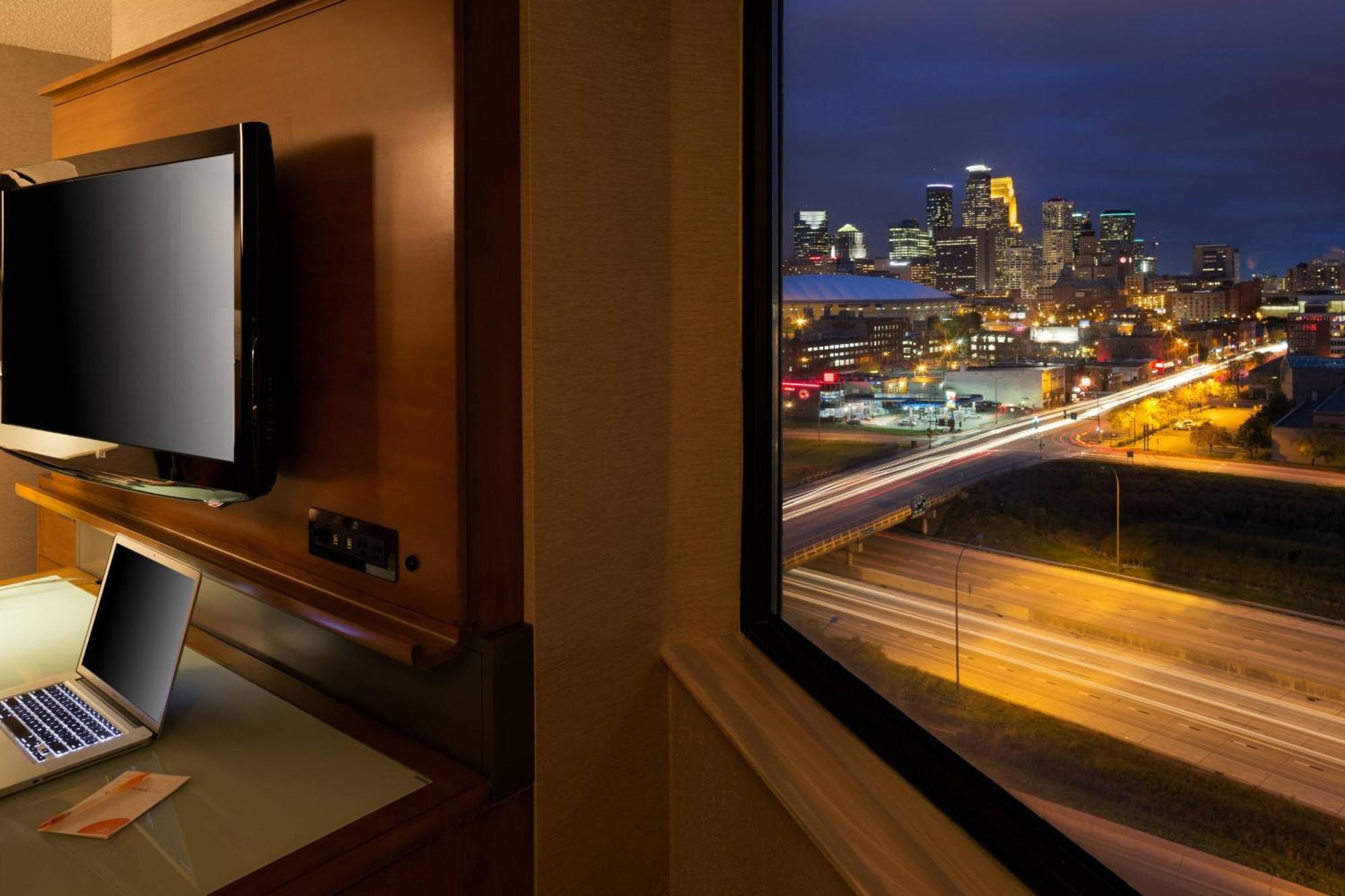 Courtyard By Marriott Minneapolis Downtown Екстер'єр фото